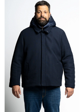 Naložite sliko v pregledovalnik galerije, Novo - RAZTEGLJIV PLAŠČ ZA MOČNEJŠE POSTAVE MAXFORT PRESTIGIO P26006 2XL do 8XL več barv
